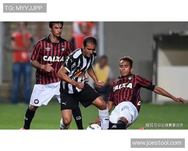 全球踢足球的混血球星盘点 展现多元文化与顶级竞技实力 全球踢足球的混血球星盘点 展现多元文化与顶级竞技实力