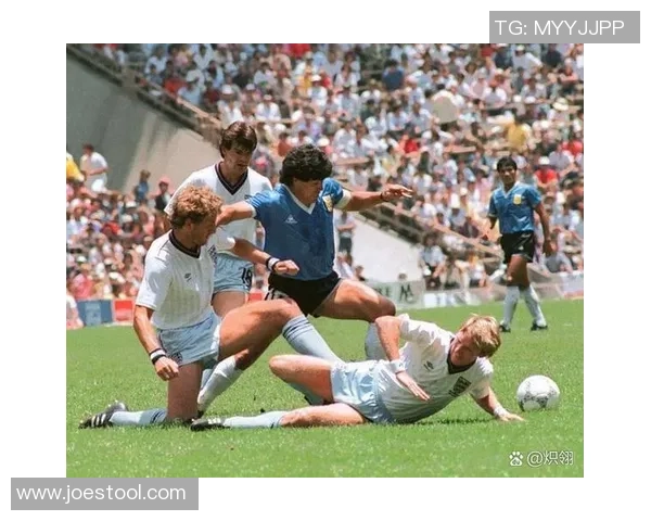 墨西哥足球传奇人物回顾：从球场到历史的深刻影响与贡献