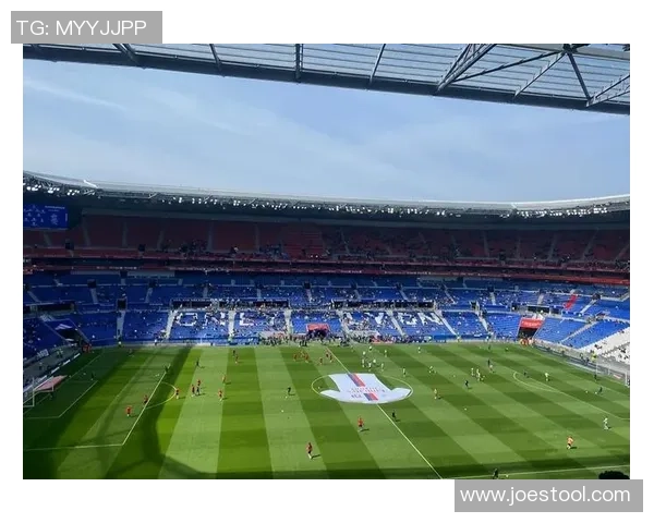 左脚大师在绿茵场上的精彩内传技术揭秘与球场风采展现 左脚大师在绿茵场上的精彩内传技术揭秘与球场风采展现