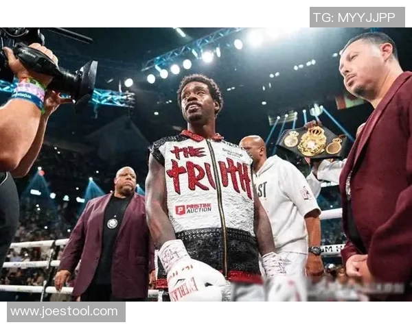 曾是足球巨星如今转战拳坛的传奇人物,挑战极限再创辉煌 曾是足球巨星如今转战拳坛的传奇人物,挑战极限再创辉煌