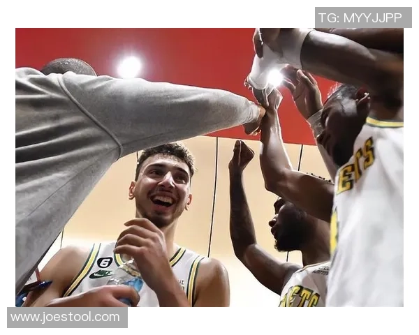 足球巨星为何钟爱篮球服装盘点球星跨界时尚背后的原因解析 足球巨星为何钟爱篮球服装盘点球星跨界时尚背后的原因解析