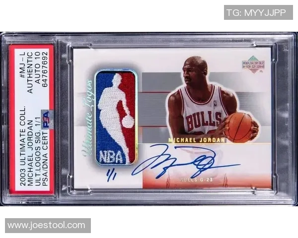 足球明星亲笔签名的珍贵球星是哪些 他们的签名球拍卖价值多高