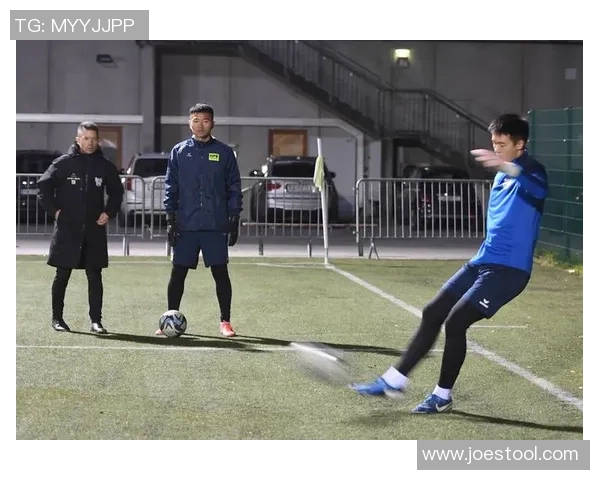 足球球星是否都穿钉鞋比赛 不同球员选择对比赛表现的影响