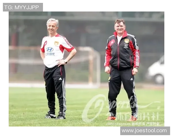 足球球星扮老头挑战自我演技引发热议网友点赞与调侃并存