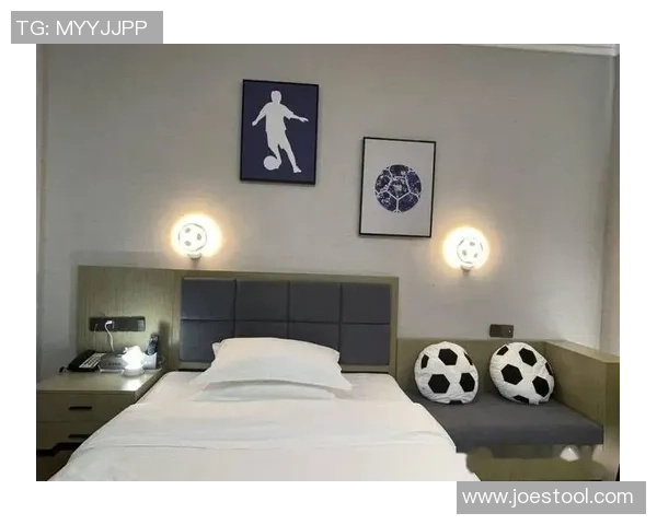 足球球星造型创意小夜灯点亮房间陪伴孩子温馨入眠